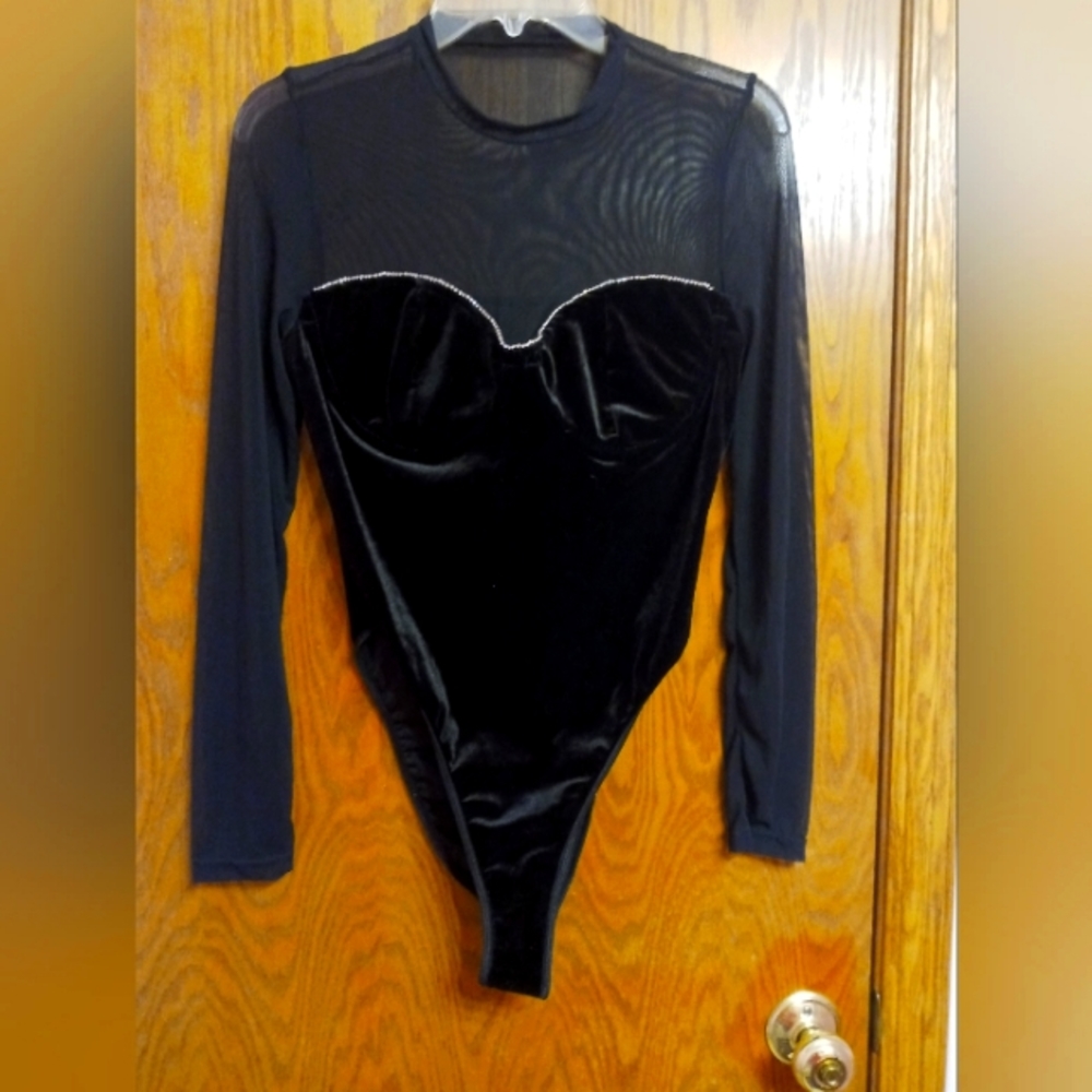 Junior top sz.xlg velvet with rhinestone body suite